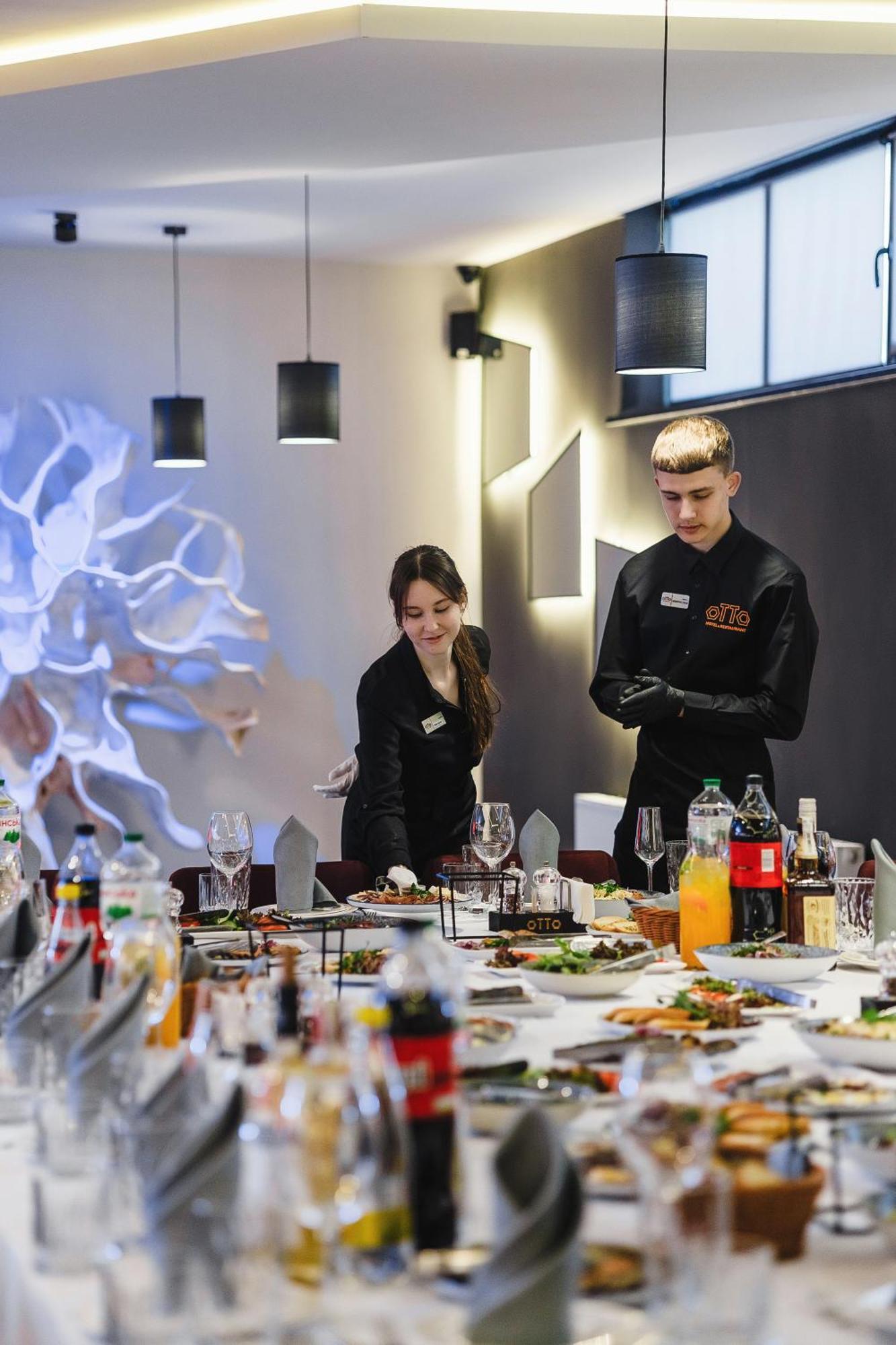 Otto Hotel-Restaurant リウネ エクステリア 写真